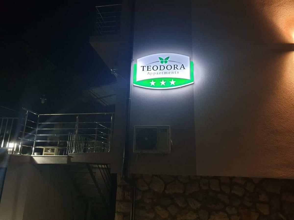 Apartments Teodora โอครีด ภายนอก รูปภาพ